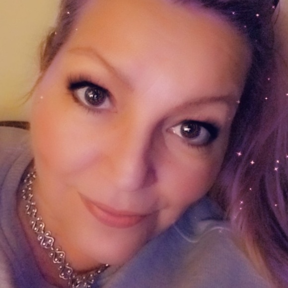 Meet your Posher, Lisa - Picture 2 of 2